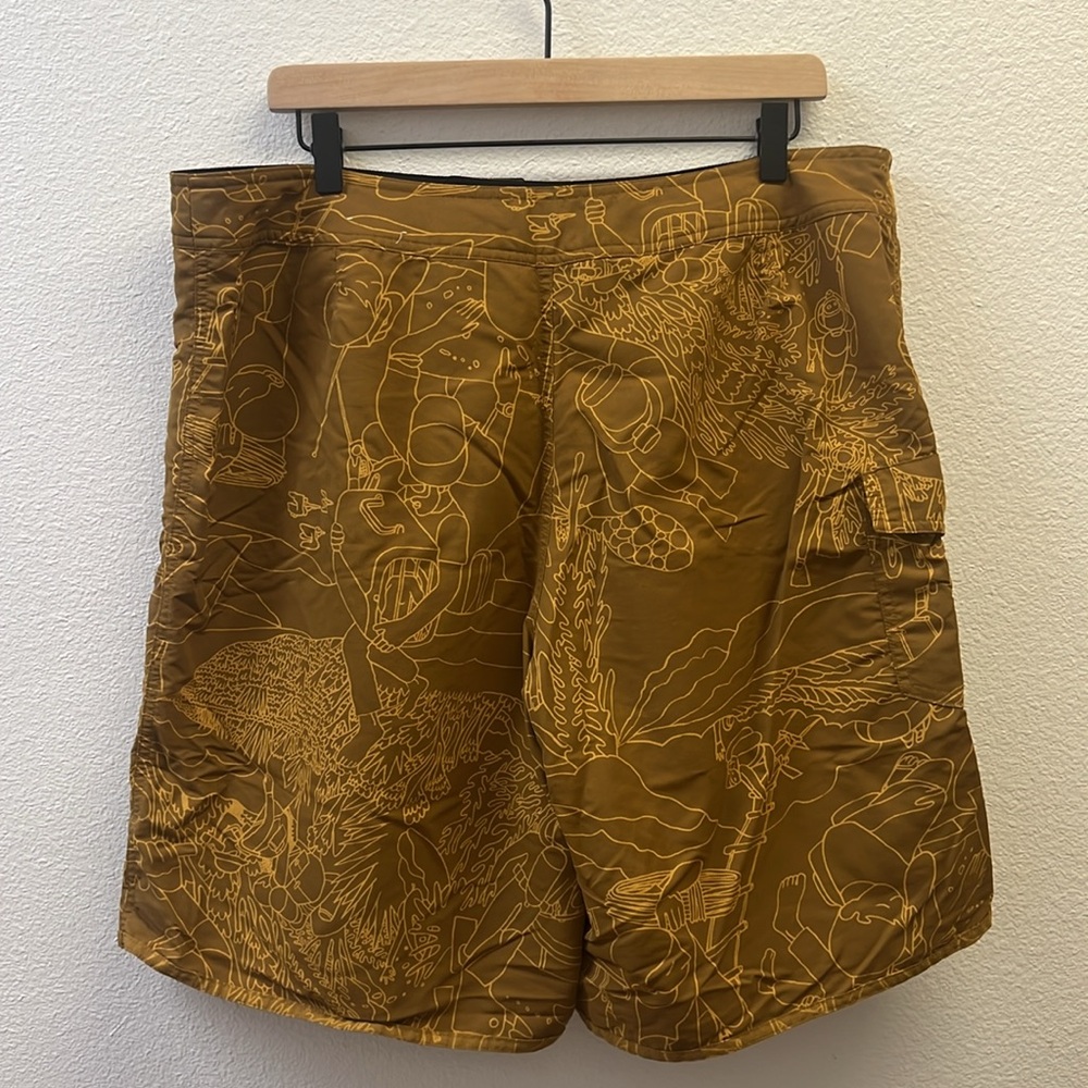 Patagonia Size 38 Men’s Board Shorts Wavefarer Swim Trunk Travel Pocket - Picture 2 of 6